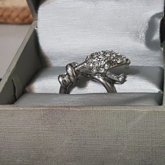 Striking Snake Head Fashion Ring - Picture 1 of 2